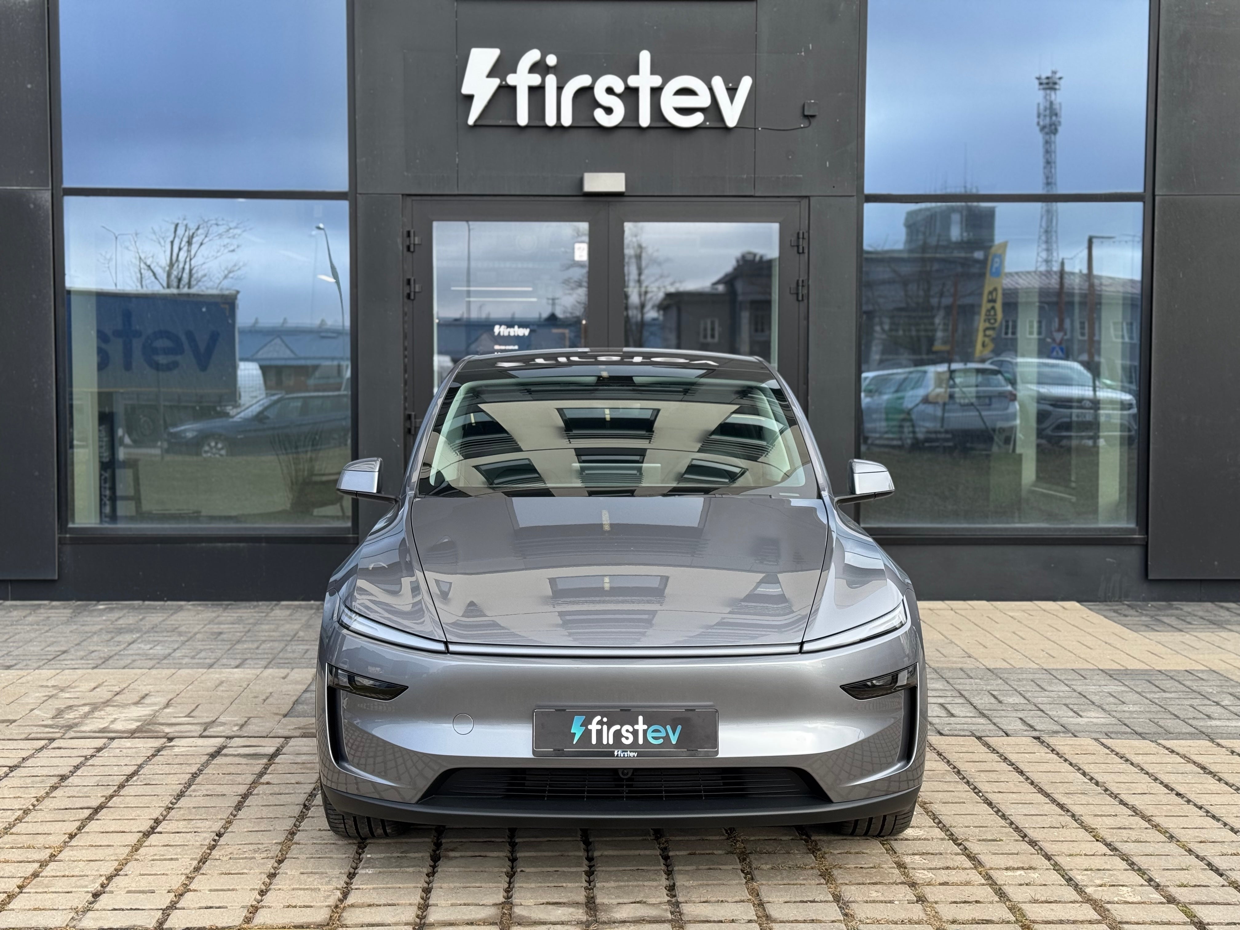 Tesla Model Y Juniper LR Quicksilver