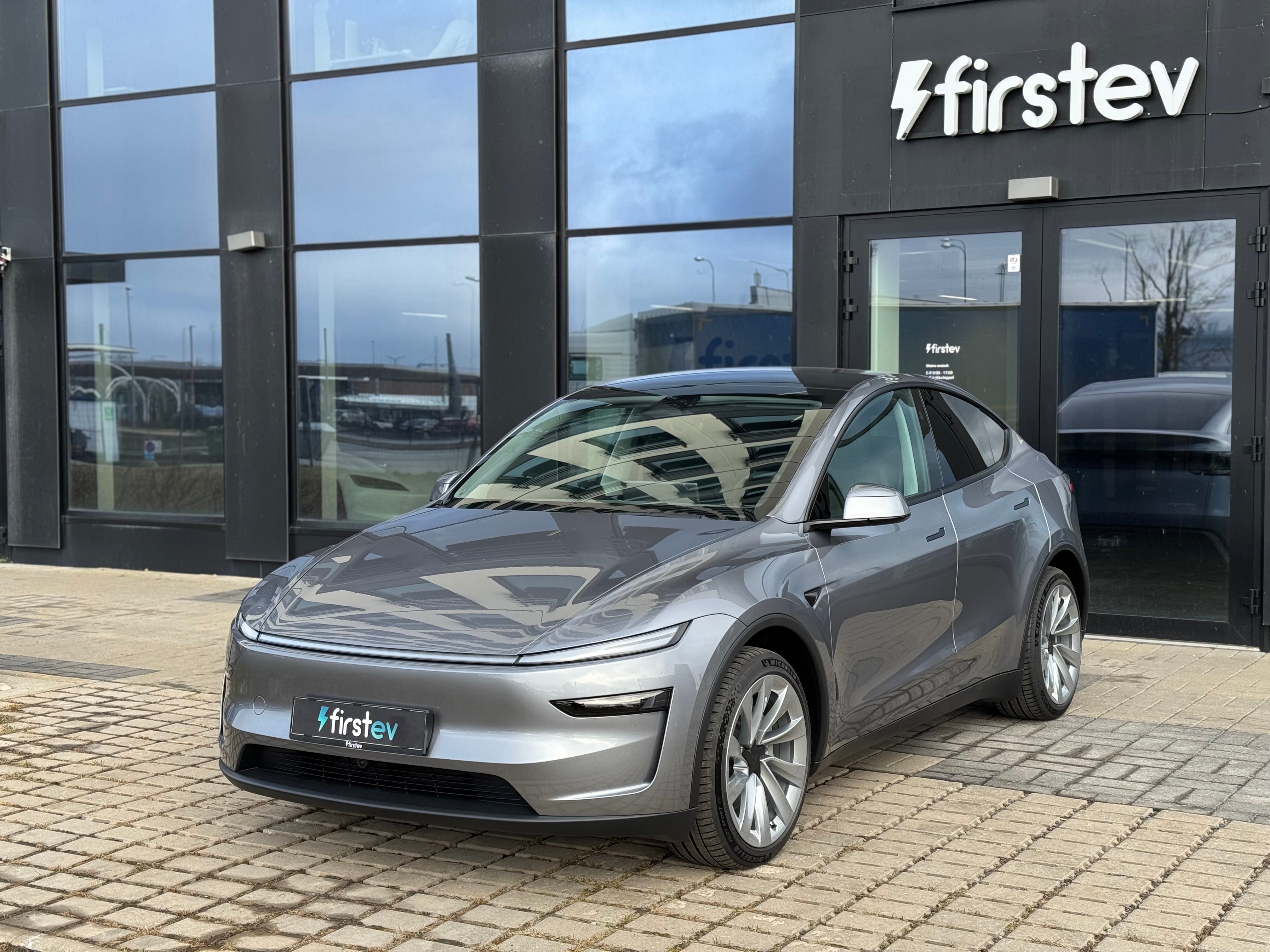 Tesla Model Y Juniper LR Quicksilver