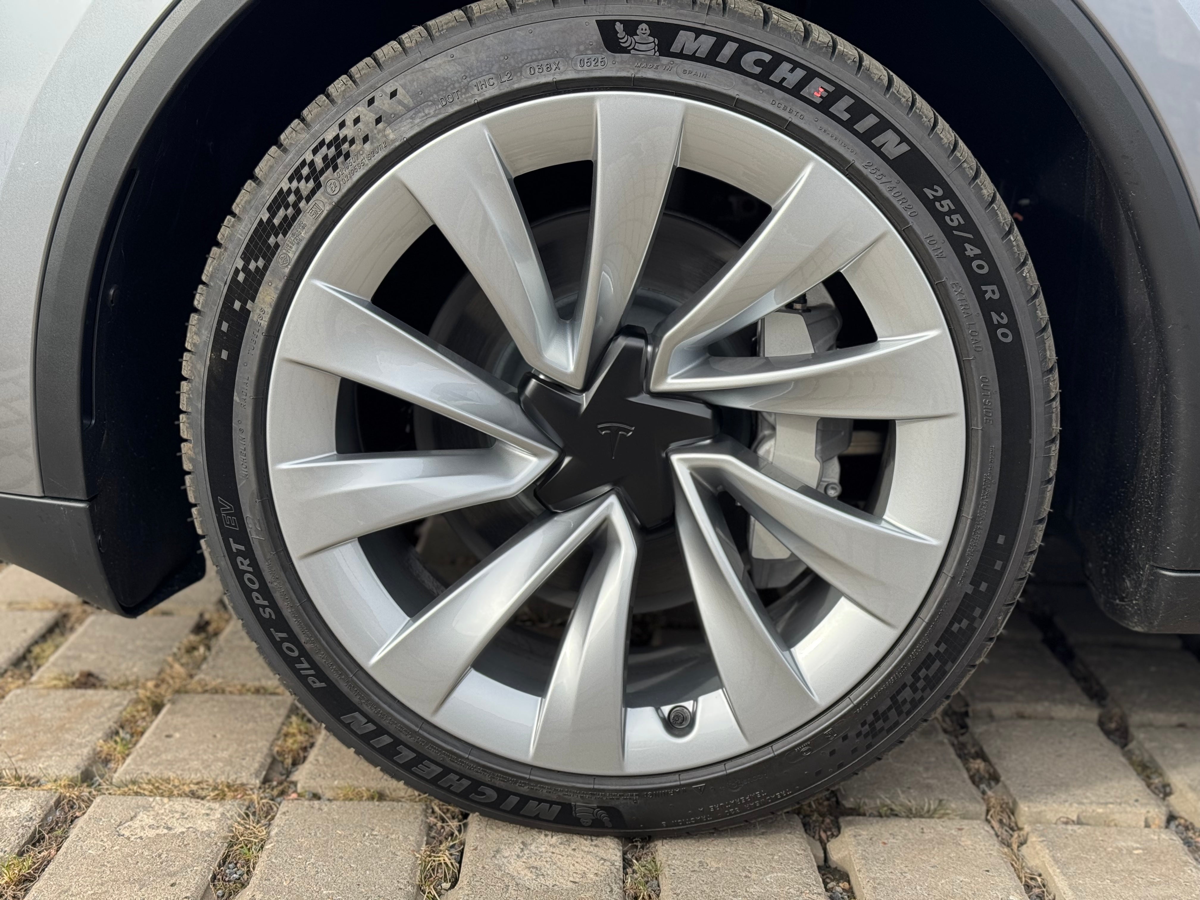 Tesla Model Y Juniper LR Quicksilver