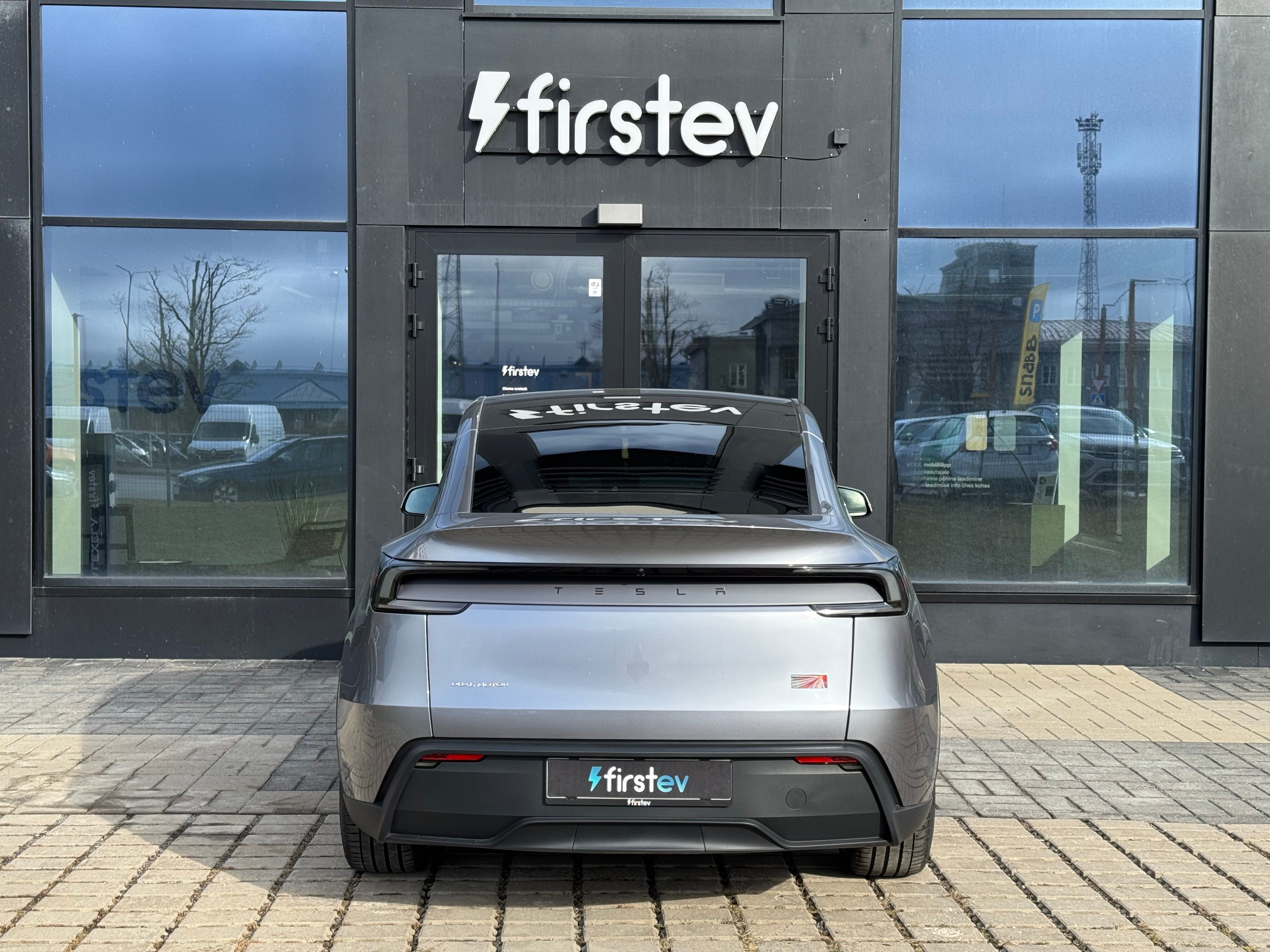 Tesla Model Y Juniper LR Quicksilver