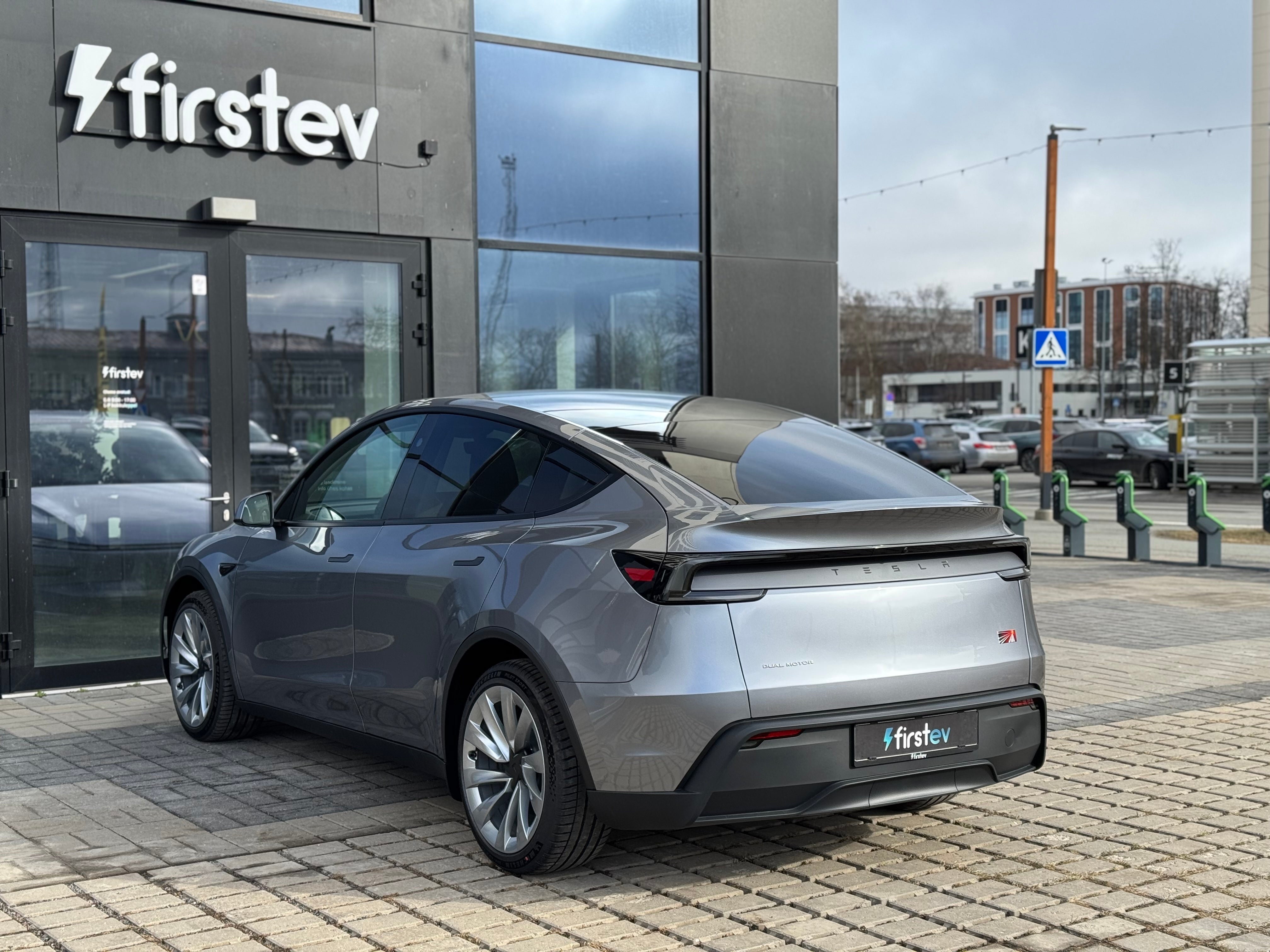 Tesla Model Y Juniper LR Quicksilver