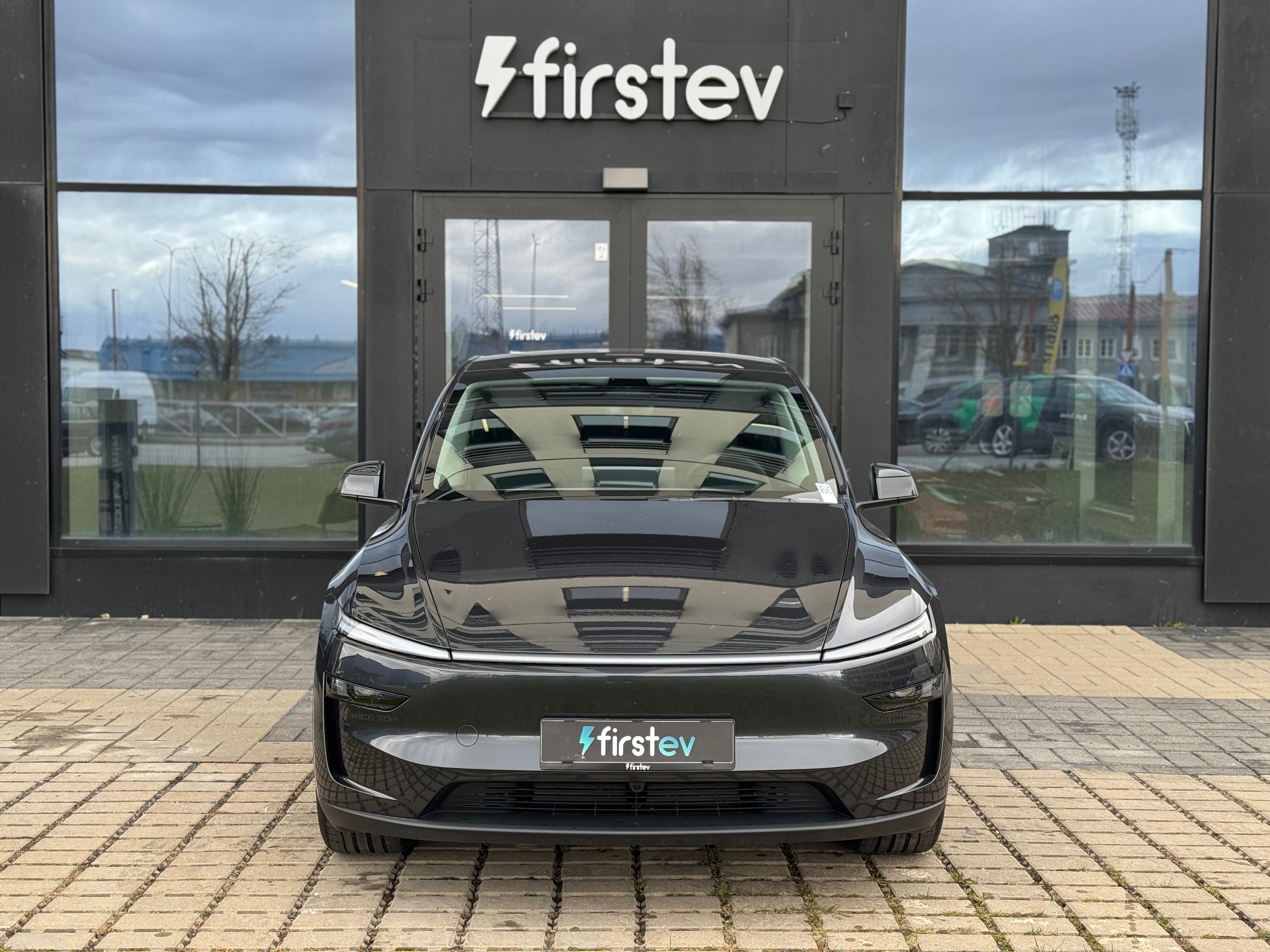 Tesla Model Y Juniper LR Stealth Gray