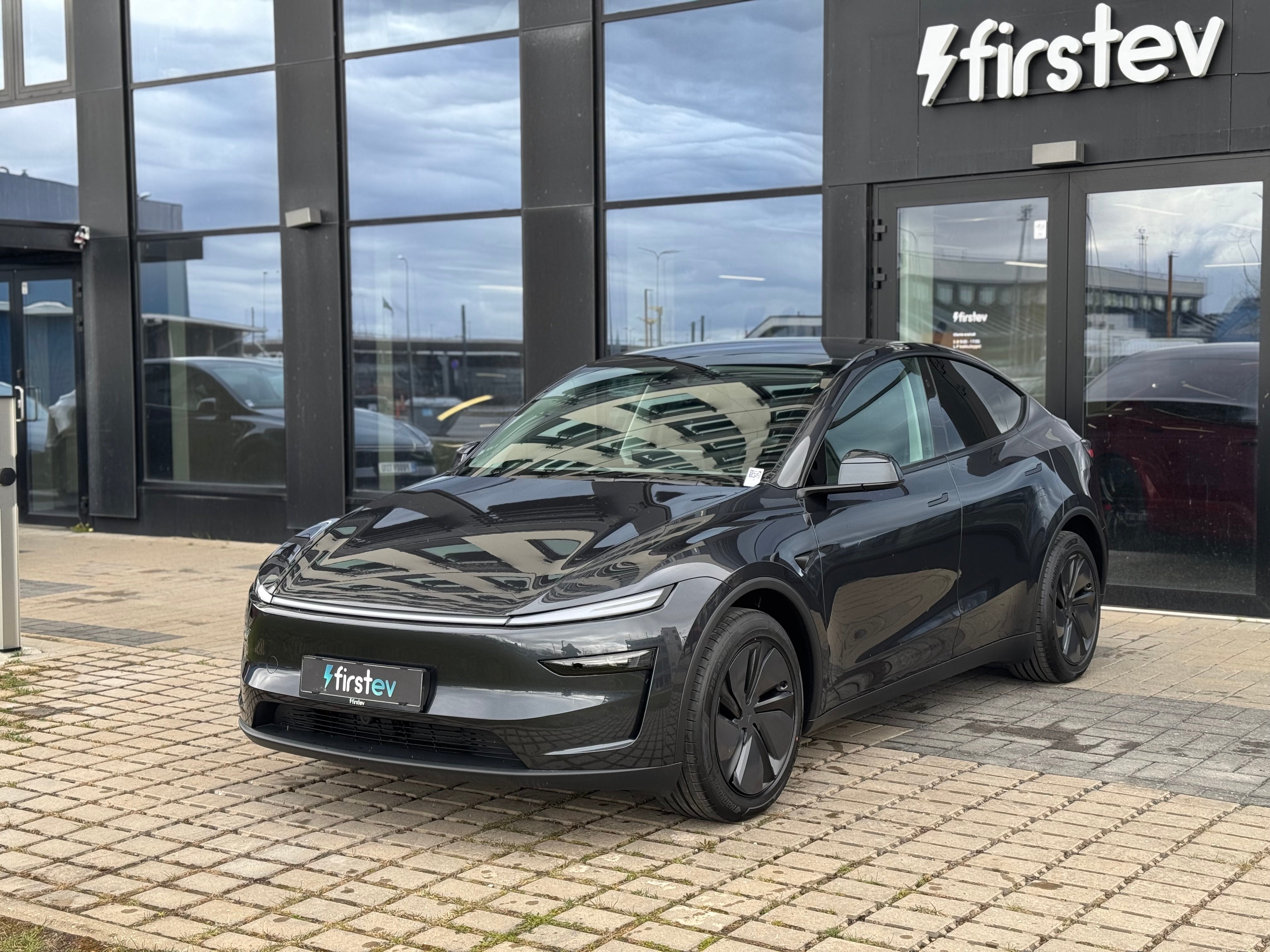 Tesla Model Y Juniper LR Stealth Gray