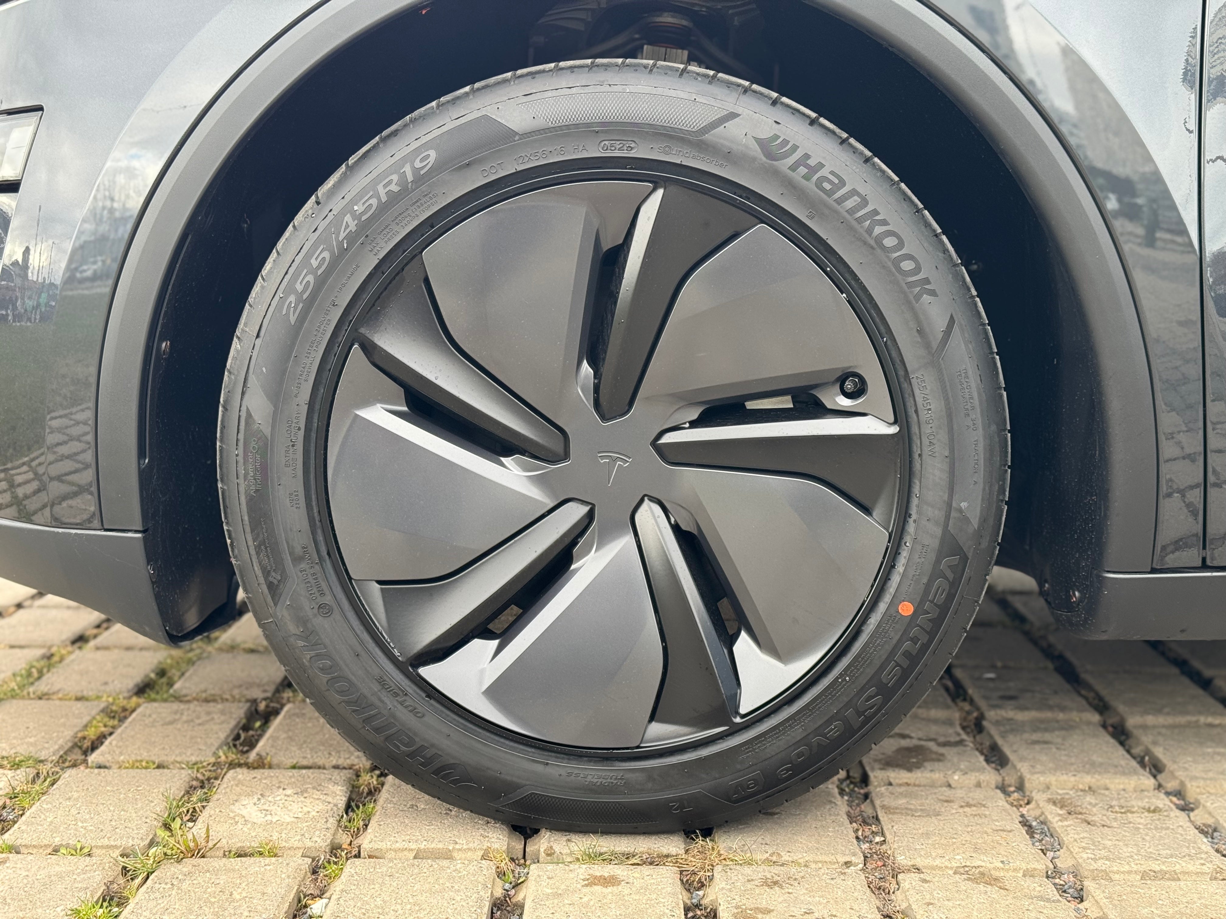 Tesla Model Y Juniper LR Stealth Gray