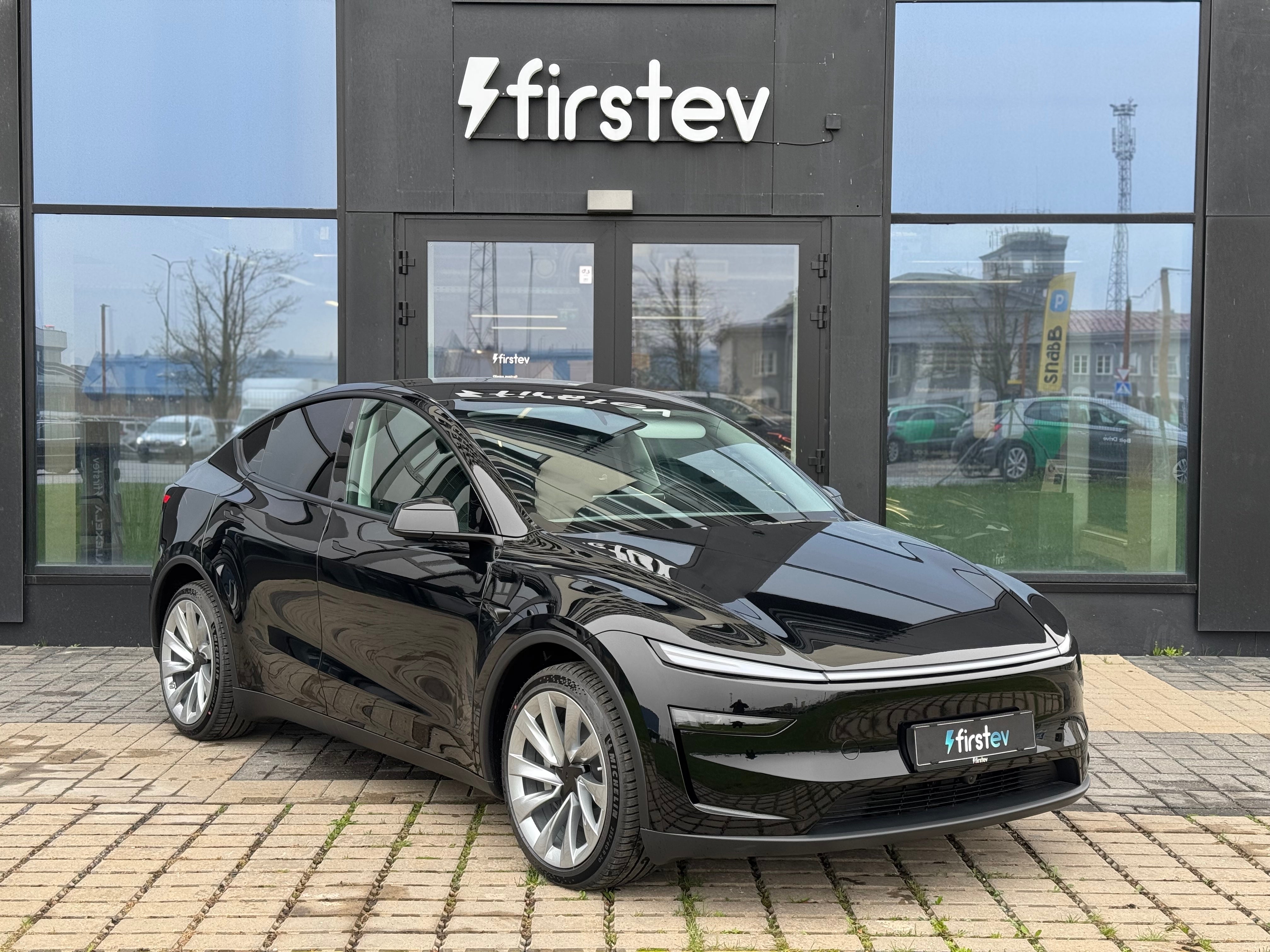 Tesla Model Y Juniper LR Black