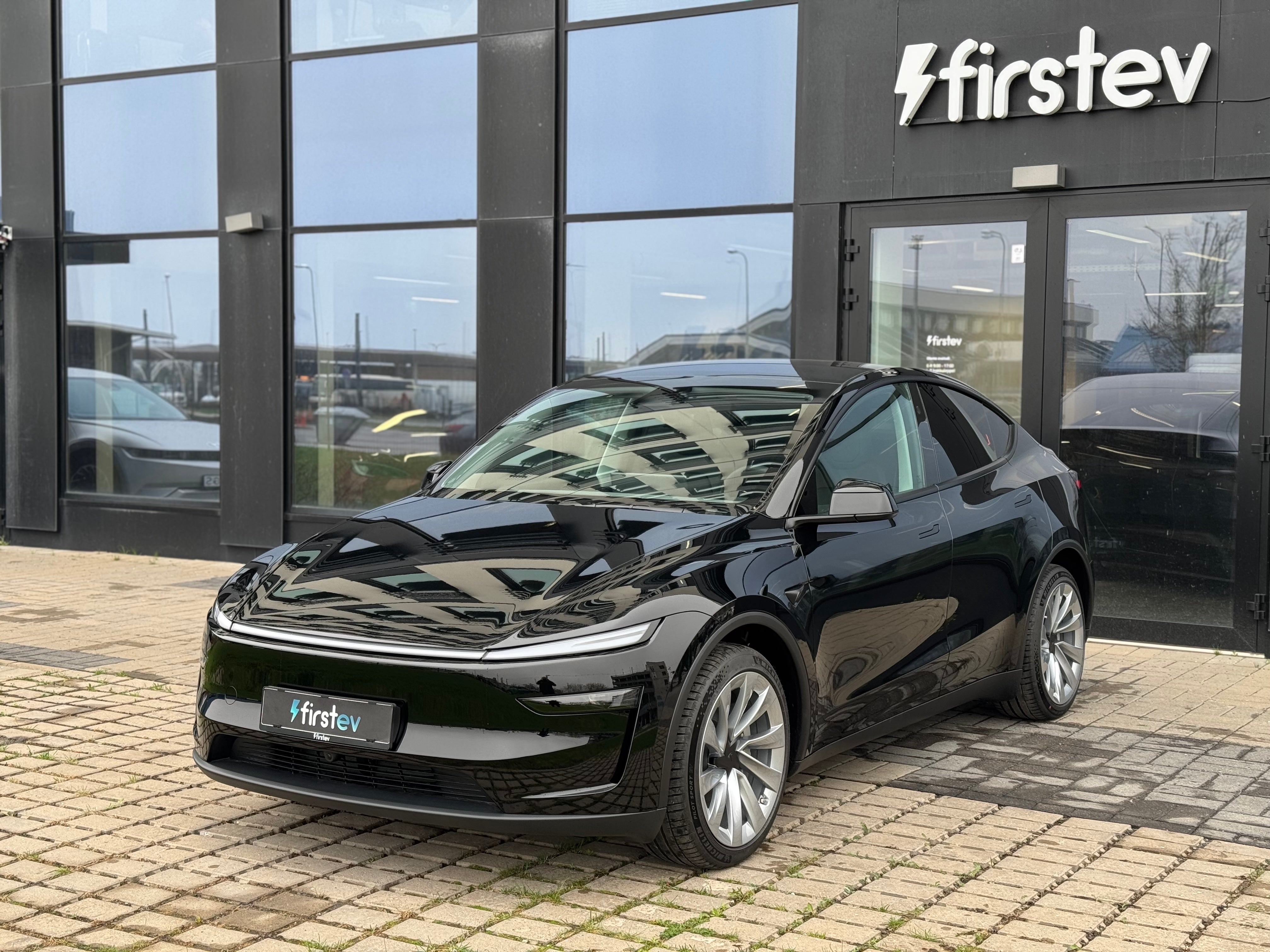 Tesla Model Y Juniper LR Black