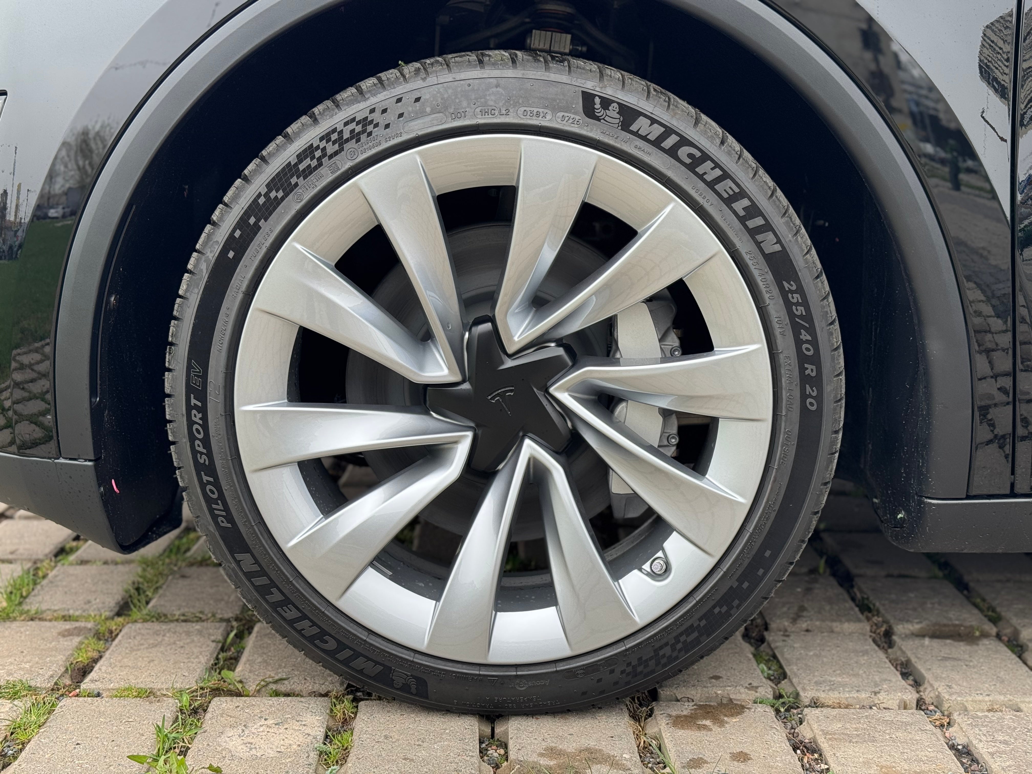 Tesla Model Y Juniper LR Black