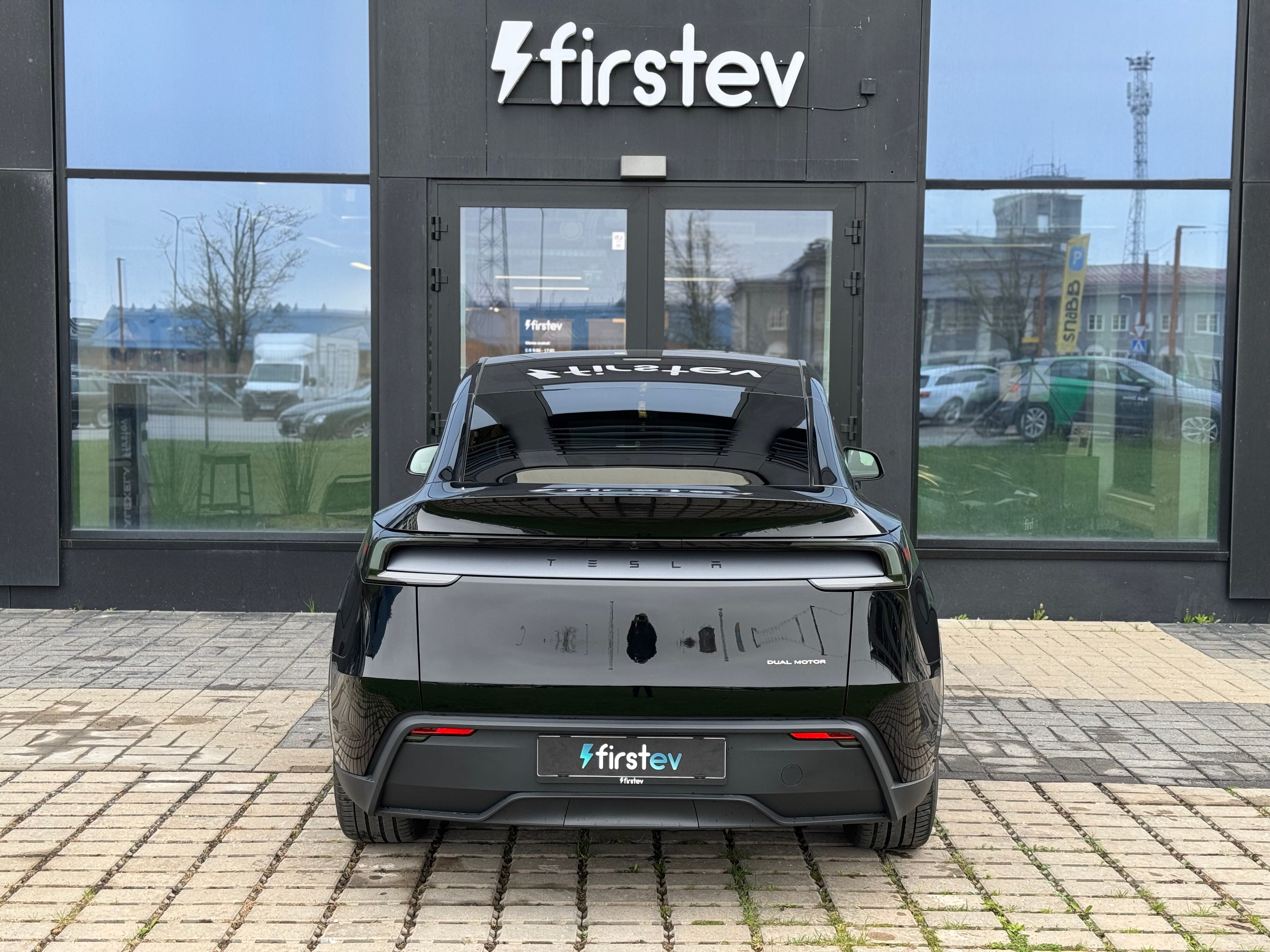 Tesla Model Y Juniper LR Black