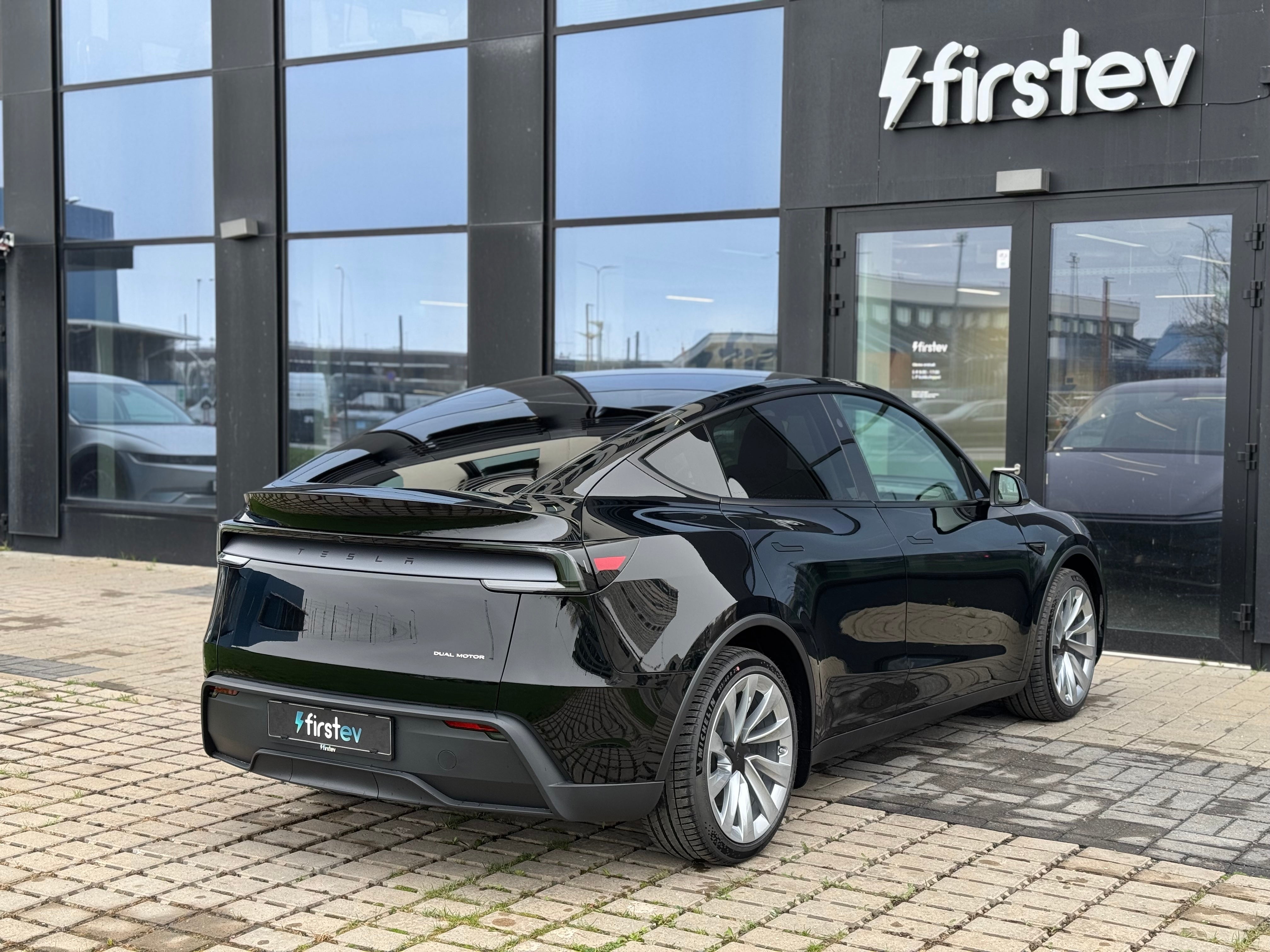 Tesla Model Y Juniper LR Black