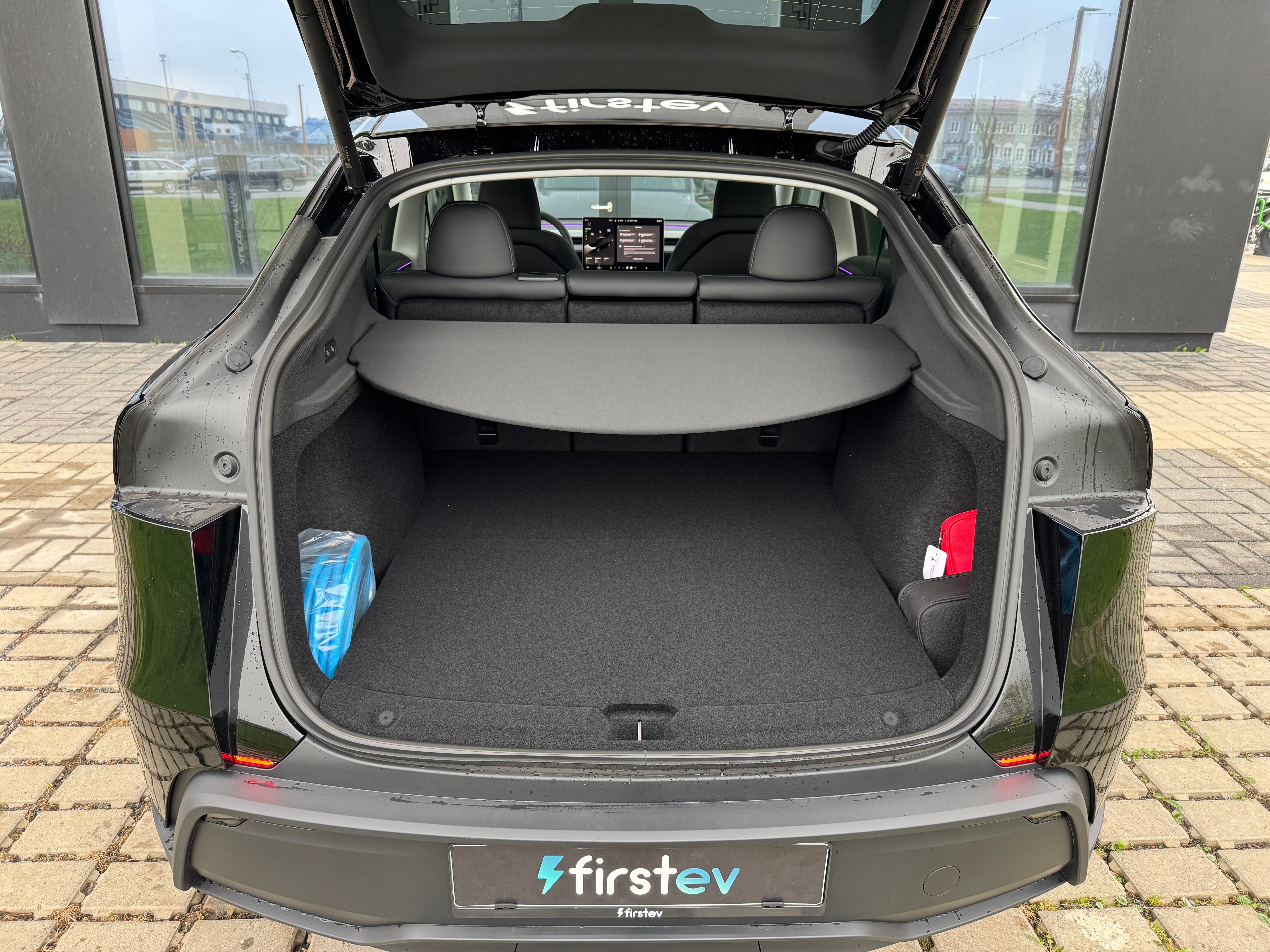 Tesla Model Y Juniper LR Black